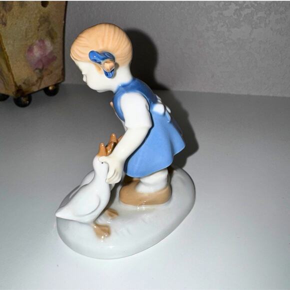 Vintage Porcelain Girl with Geese Figurine | 1950s-70s | Cottagecore Farmhouse - Picture 8 of 10